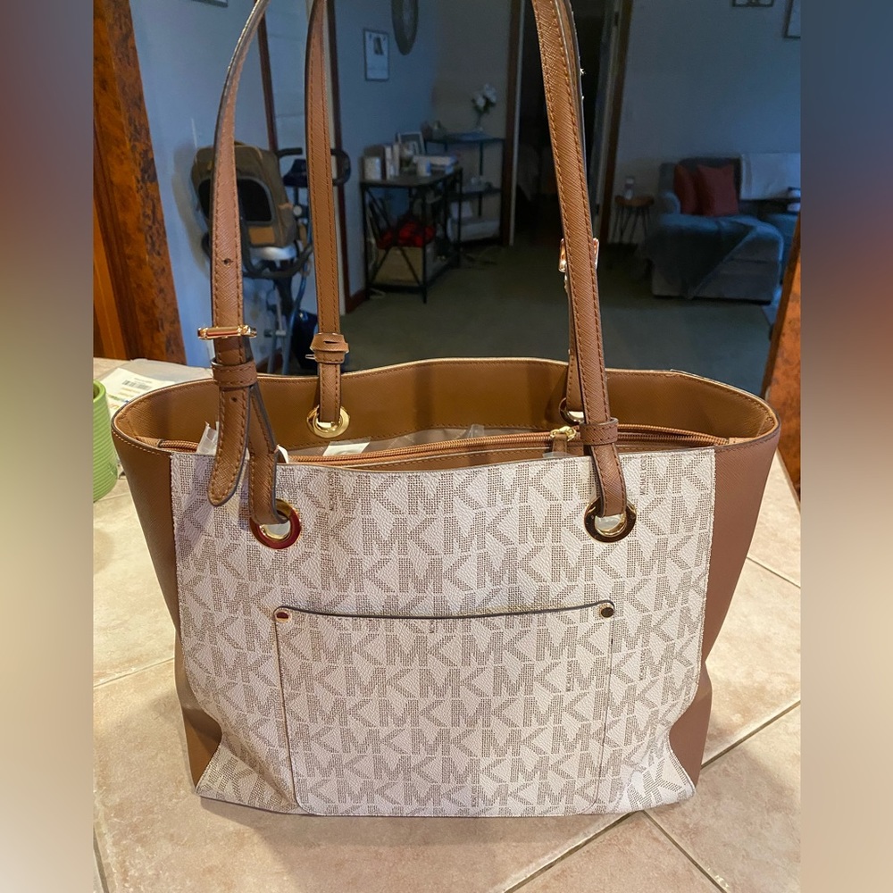 MK TOTE - Picture 4 of 4